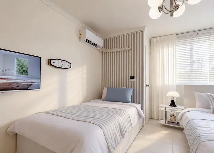 On West ㅣ New Openㅣ Station & Arex 5min Walk ㅣ Elevator Apartment *