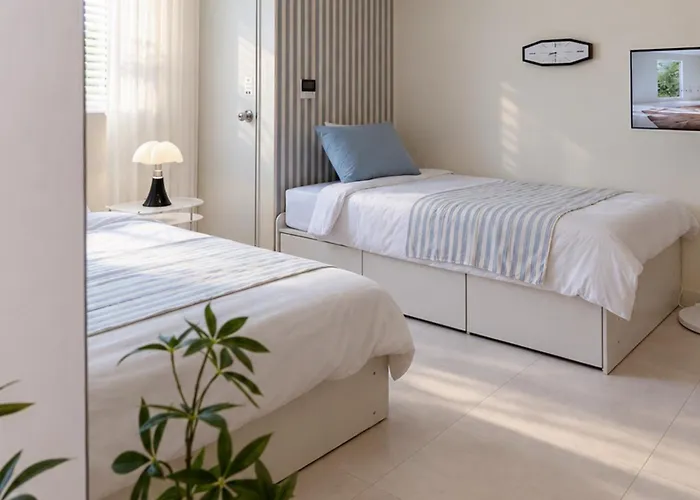 Apartment On West ㅣ New Openㅣ Station & Arex 5min Walk ㅣ Elevator